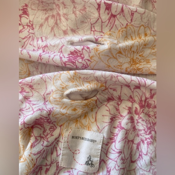 2 Organic Cotton Changing Pad Covers Burt’s Bees and Gerber - Picture 5 of 7